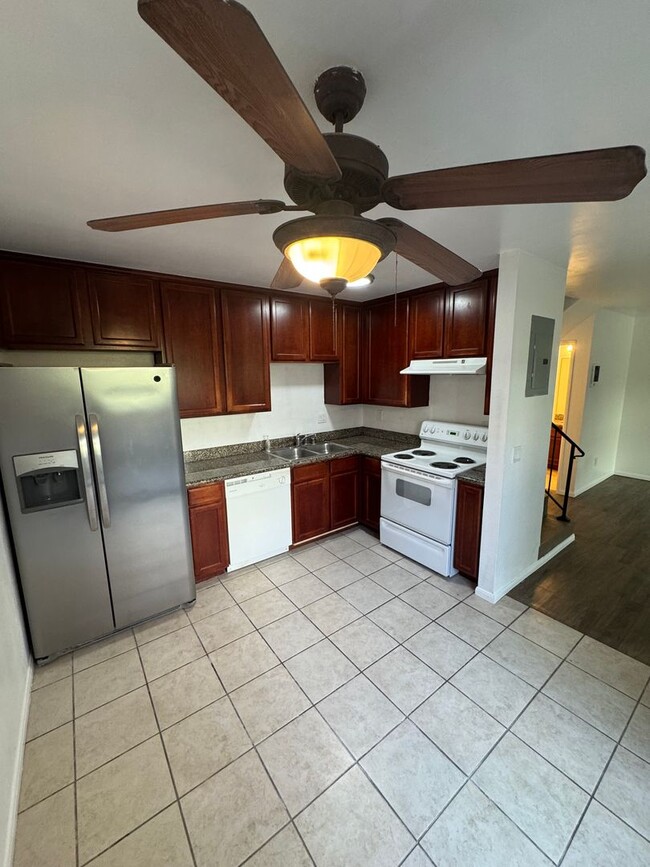 Primary Photo - Spacious 2 Bedroom, 1.5 Bath Two-Story Tow...