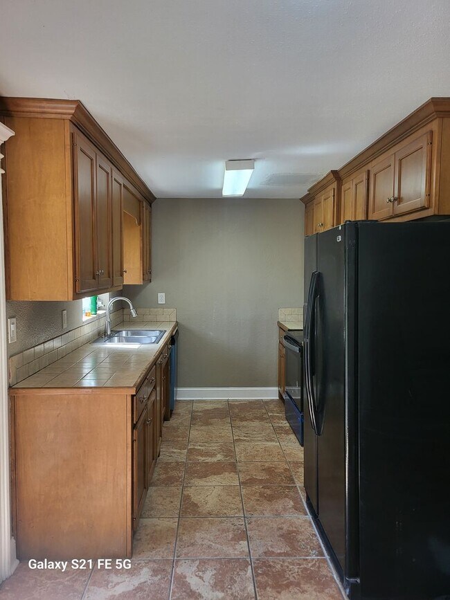 Building Photo - 3 Bedroom, 2 bath house