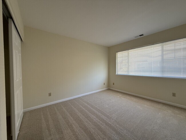 Building Photo - 538 Mill River Ln