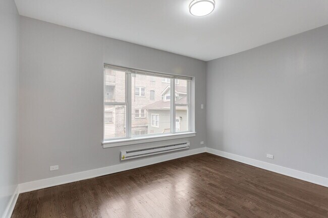 Building Photo - 8022 S Ellis Ave