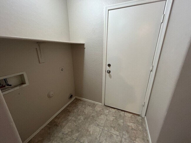 Building Photo - 16152 W Calavar Rd