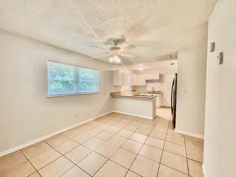 Building Photo - 1813 Grimke Ave