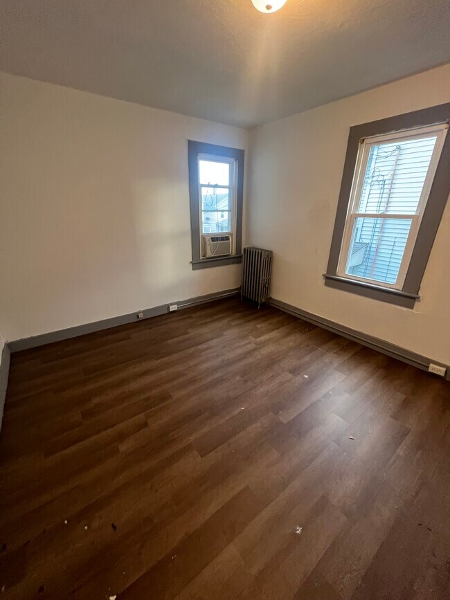 Building Photo - 329 N Lincoln Ave