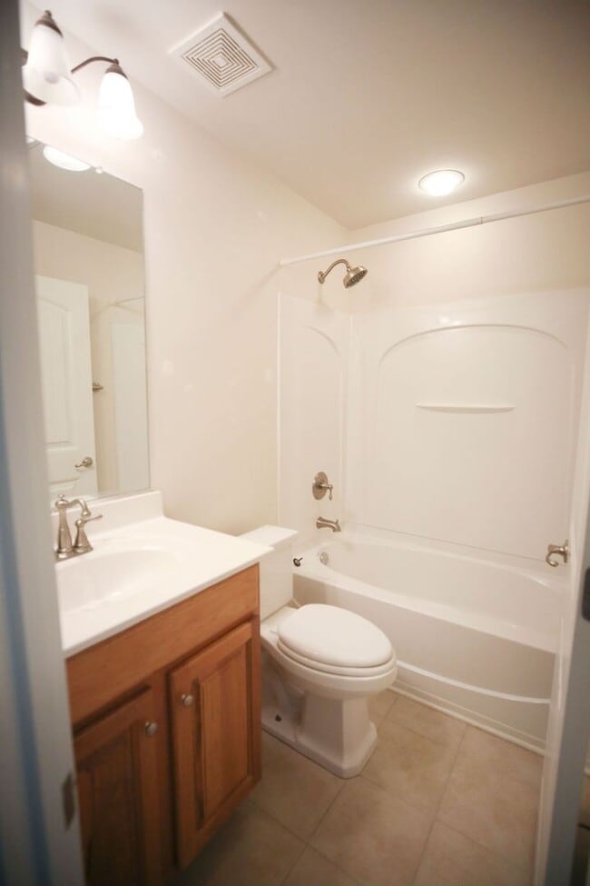 Building Photo - Available August 10th. Beautiful 3BR/2.5BA Townhome in Shelmore Village!