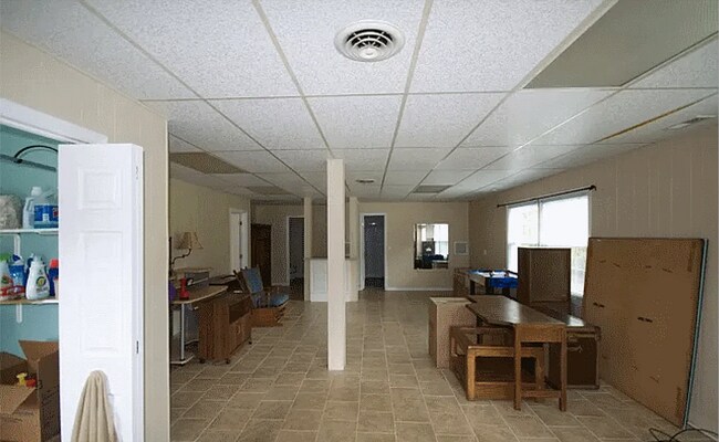 Building Photo - 207 Hawthorn Dr