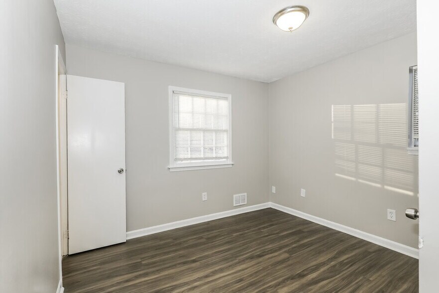 Building Photo - 5789 Northfield Dr