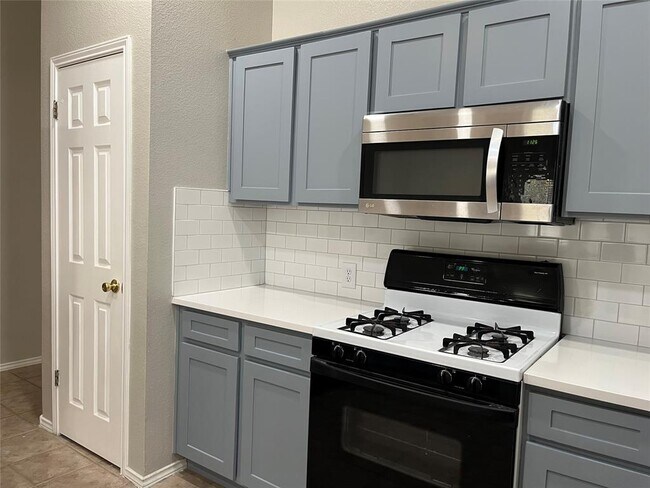 Building Photo - 10306 Snapdragon Dr