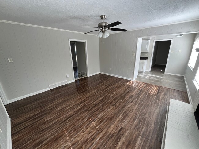 Building Photo - Spacious 4BR/2BA Memphis Home | 1,913 Sq Ft, Hardwood Floors, Brick Fireplace & Fenced Yard