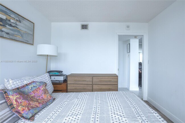 Building Photo - 3411 Indian Creek Dr