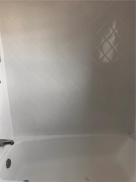 Building Photo - 24 Lewis St