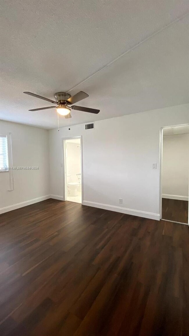 Building Photo - 2640 Garden Dr S