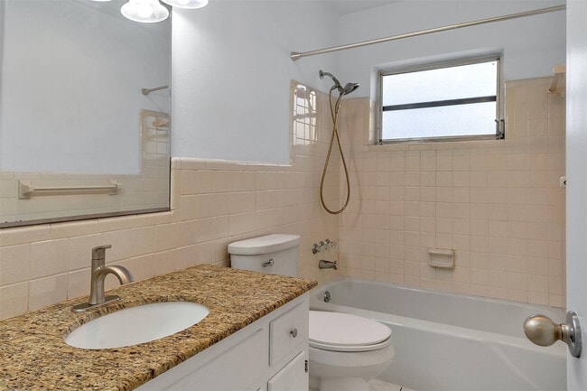 Building Photo - 1049 NW 30th Ct