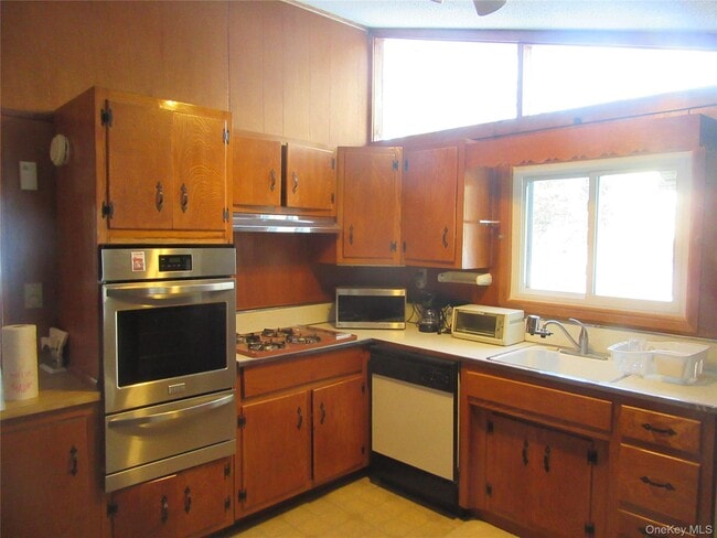 Building Photo - 14 Ann Ln