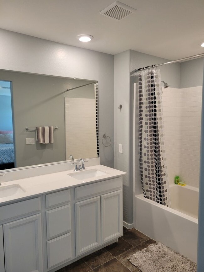 Building Photo - Beautiful 2 story with Roof Top Deck