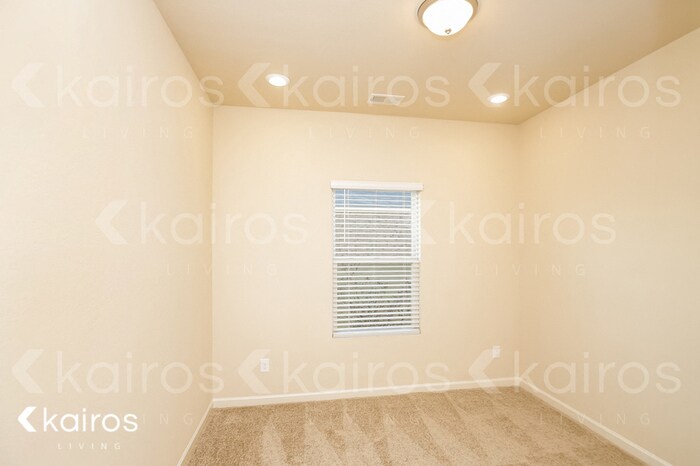 Building Photo - 10685 Bent Brook Dr