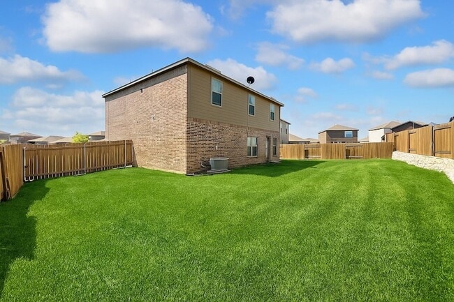 Building Photo - 913 Serena Dr
