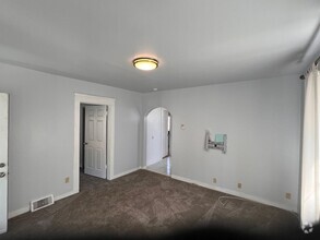 Building Photo - Newly remodeled 2 bedroom 1 bathroom upper...