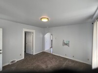Building Photo - Newly remodeled 2 bedroom 1 bathroom upper...