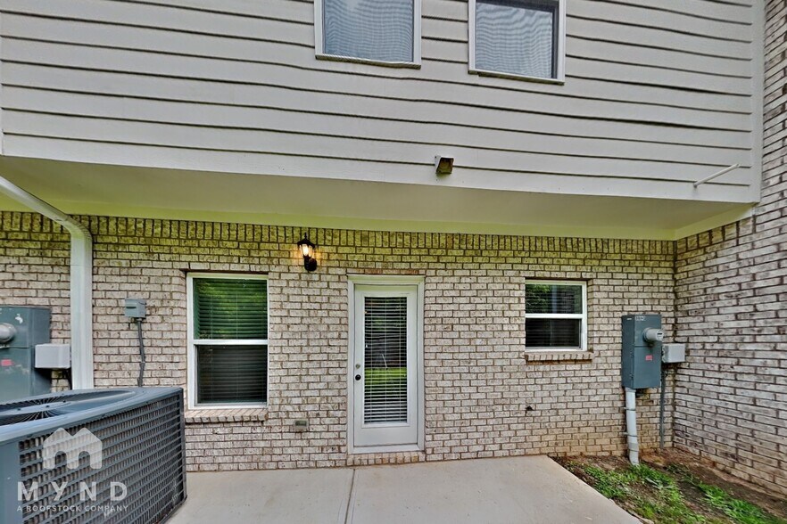Building Photo - 10143 Benton Woods Dr
