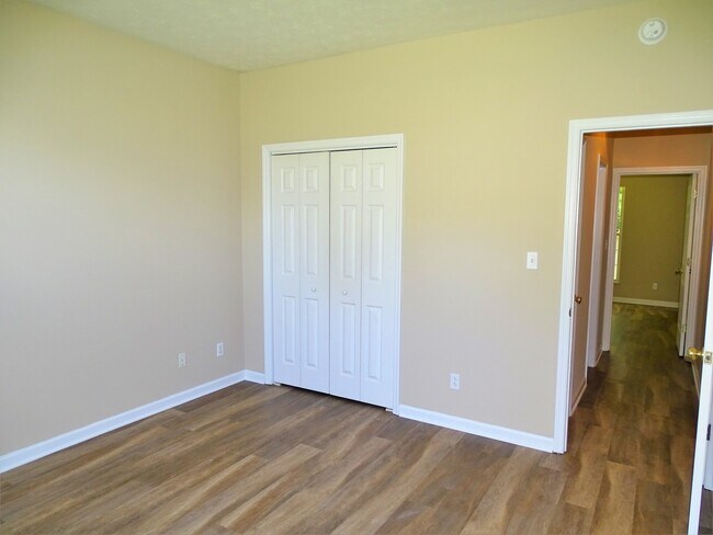 Building Photo - One Level Living! Updated 3BR / 2BA in Pri...