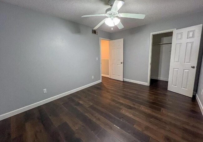 Building Photo - 16 Cape Dr NW