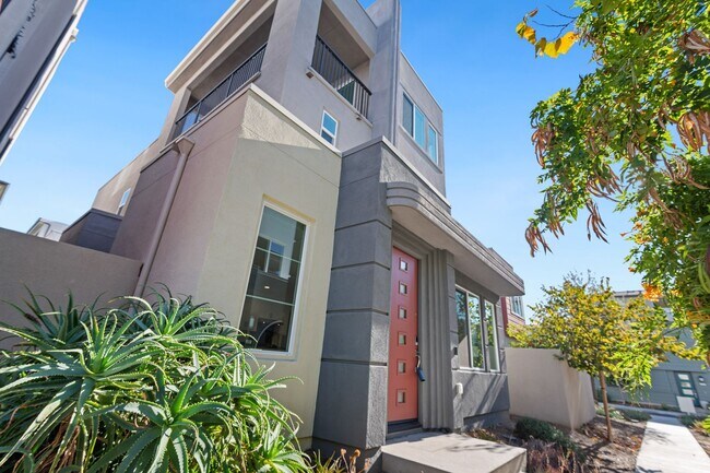 Building Photo - Irvine's Great Park 3 Bedroom + Loft for L...