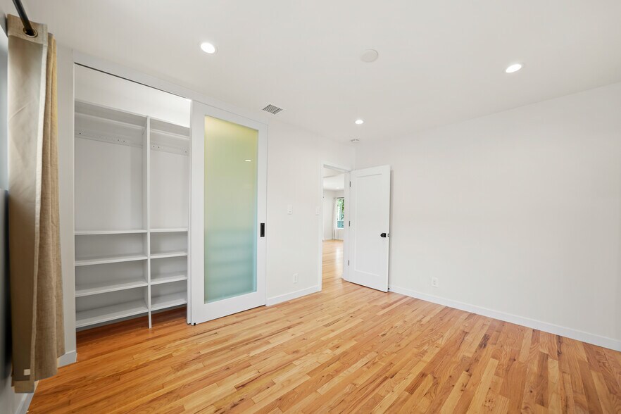 Building Photo - 6501 Hesperia Ave
