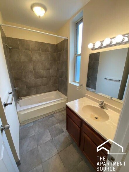 Building Photo - 2300 S Ridgeway Ave