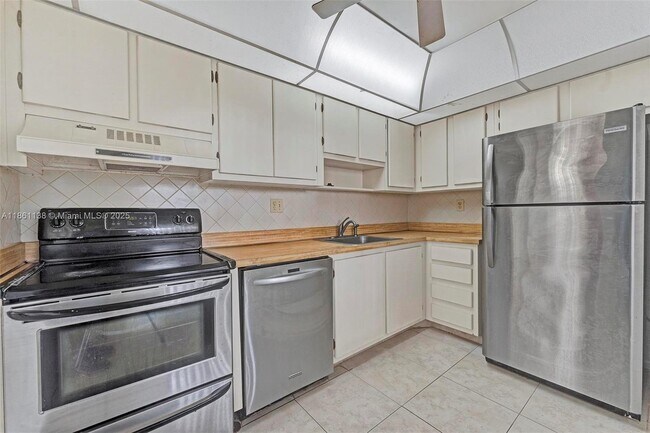 Building Photo - 6301 N University Dr