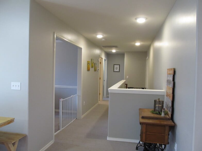 Building Photo - 2140 SW 35th Pl