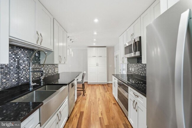Building Photo - 8562 Tyrolean Way