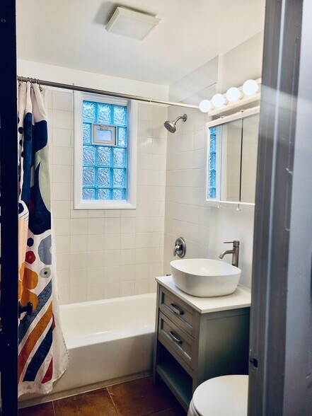 Building Photo - 1751 W 21st Pl