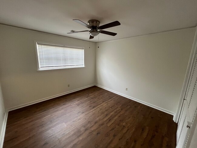 Building Photo - 1375 Riverwood Dr