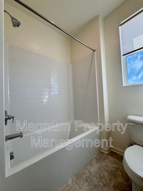 Building Photo - 31310 Reserve Dr