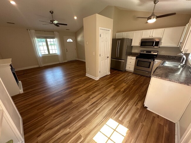 Building Photo - 1290 Pyrtle Dr