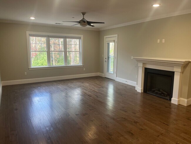 Building Photo - Water Pointe