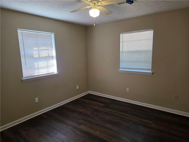 Building Photo - 897 6 Oaks Cir