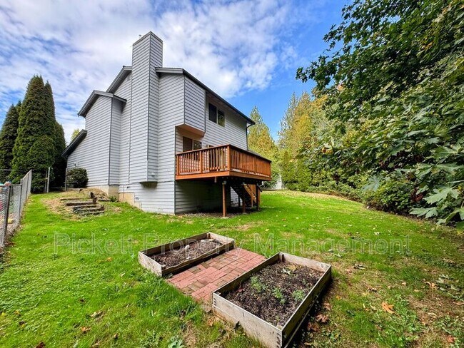 Building Photo - 1081 NE Shadybrook Ct