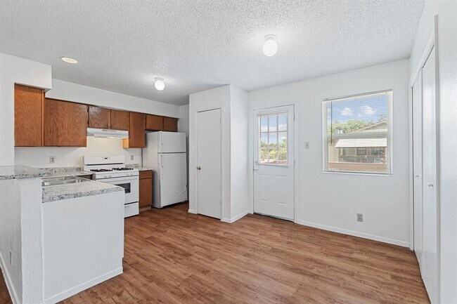 Building Photo - 302 Algerita Dr