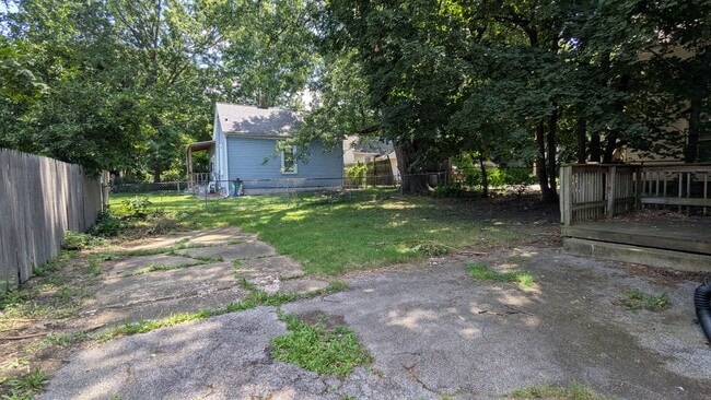 Building Photo - Discover this newly renovated 3-bedroom, 1-bath home in Akron