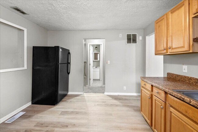 Building Photo - 1744 Dawson St