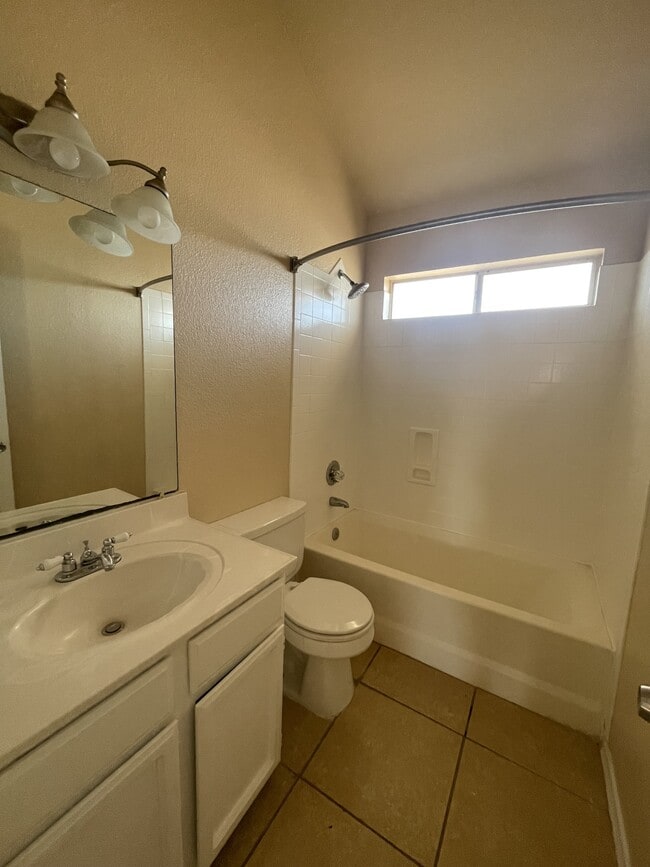 Building Photo - 13928 Pete La Rue Cir