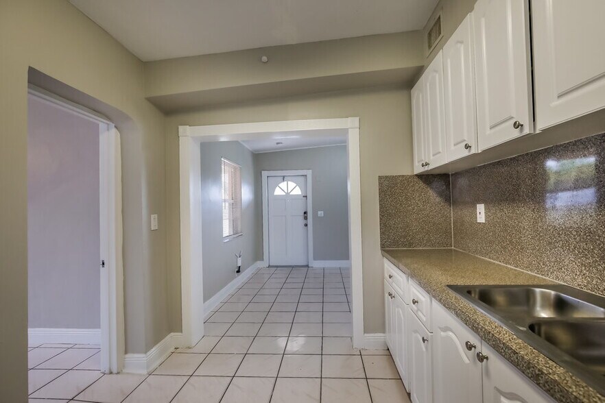 Building Photo - 1100 NW 143rd St