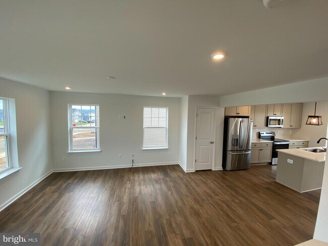 Building Photo - 415 Aragon Dr
