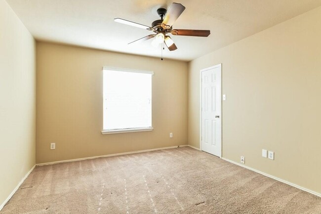 Building Photo - 2527 Floral Bloom Way
