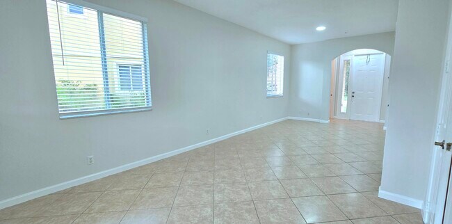 Building Photo - 4305 Coventry Pointe Way
