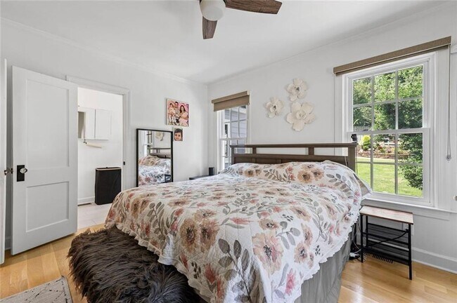 Building Photo - 346 Redland Rd NW