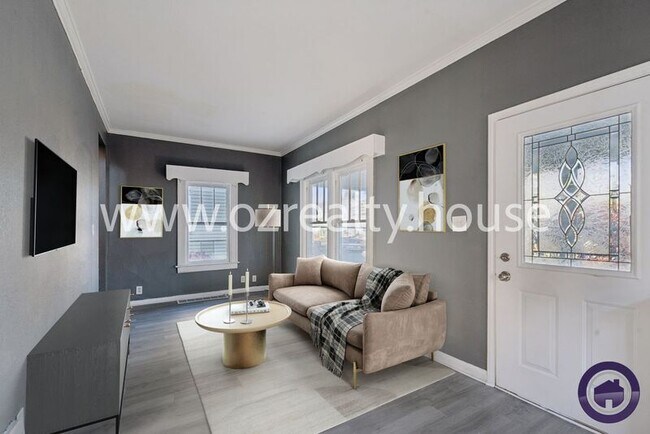 Building Photo - 4319 Parrakeet Ave