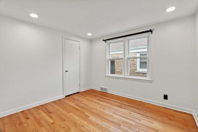 Building Photo - 5239 S Rutherford Ave