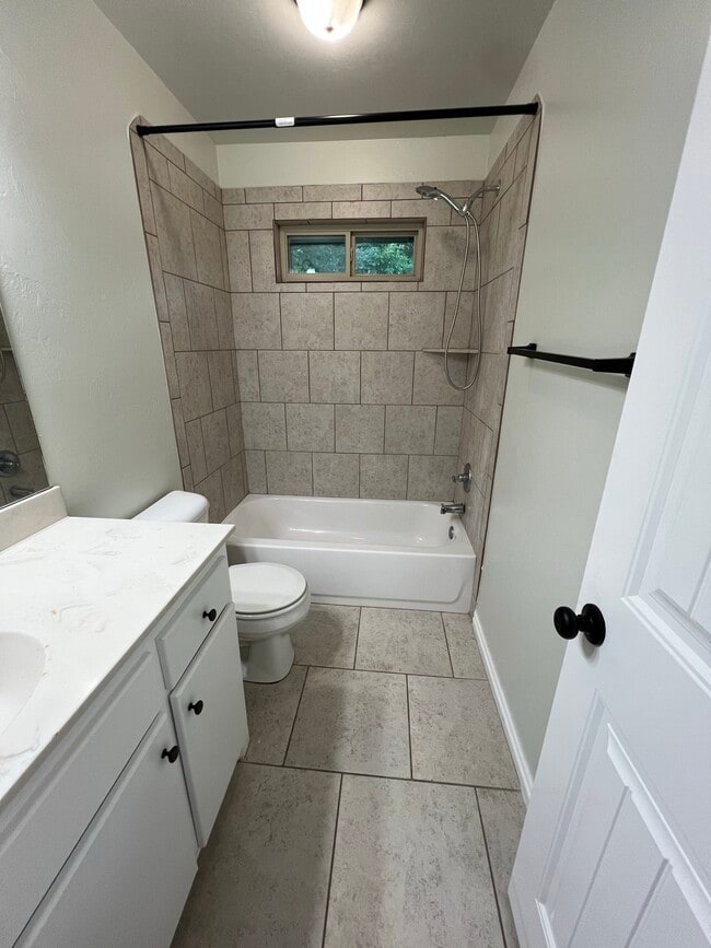 Building Photo - 3104 Woodcrest Creek Dr